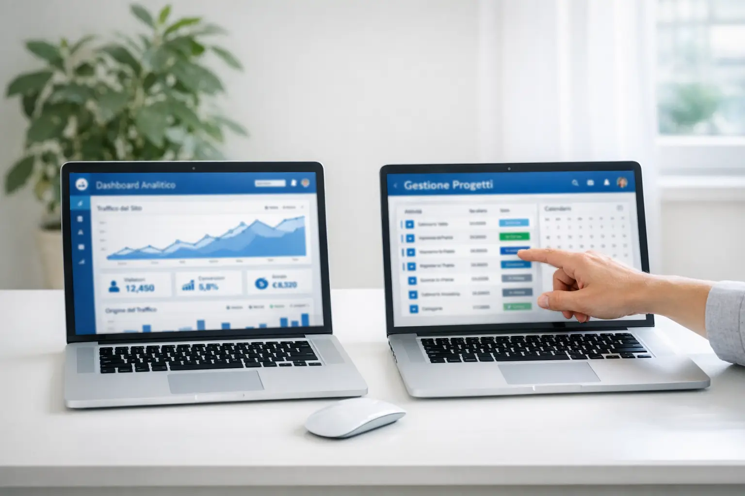 Due schermi laptop affiancati che mostrano piattaforme diverse
